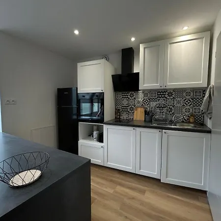2-bedroom House In Center